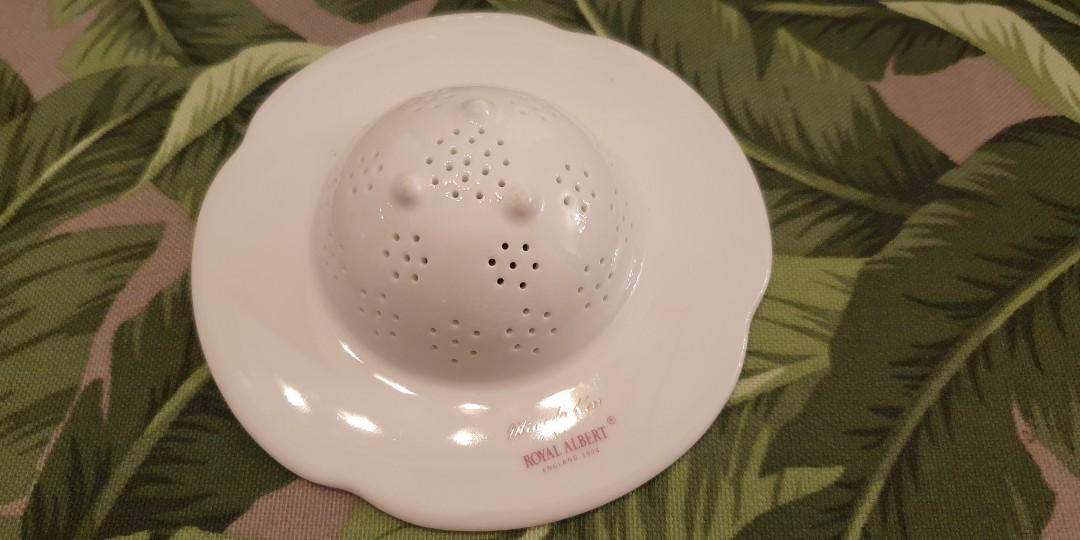 Royal Albert Miranda Kerr tea strainer (Category: Coffee & Tea Tableware) located in Makati City. Submitted by acleancloset (Listing ID 1156844948, Image 3). Description: fits onto teacup for your loose leaf tea Brew the perfect cup with the Miranda Kerr Blessings Tea Strainer from Royal Albert, which is crafted from classic Fine Bone China and features a dainty floral design accented with elegant golden trims. Made From: Fine Bone China Detailin