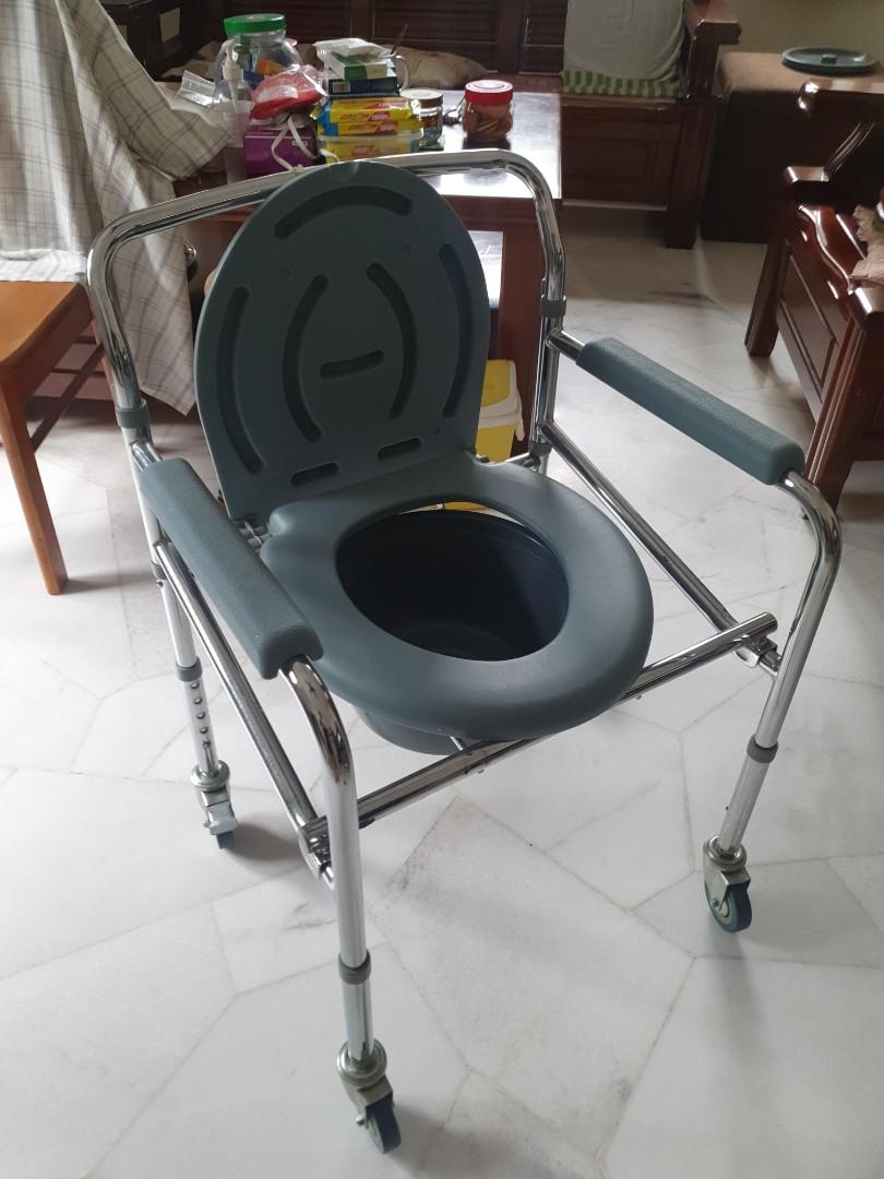 Restroom chair for 2025 elderly