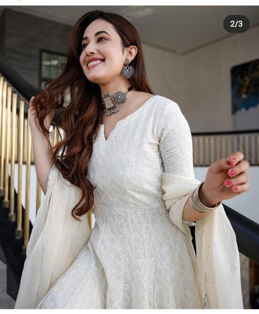 White gown for white lovers Women s Fashion Activewear on Carousell