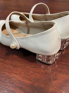 超可愛白色瑪莉珍鞋 珍珠釦帶金屬粗跟 35號 全新未穿