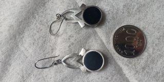 Anting anting onyx