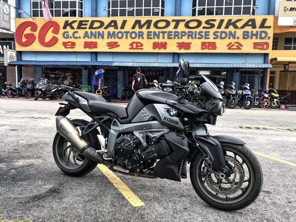Bmw K1300R with Akrapovic Exhaust Muka 300 . z1000 mt09 f900