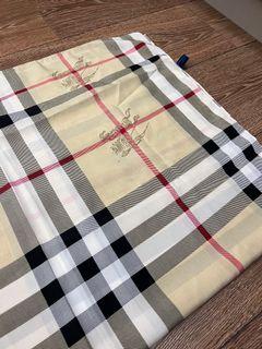 Burberry 絲巾