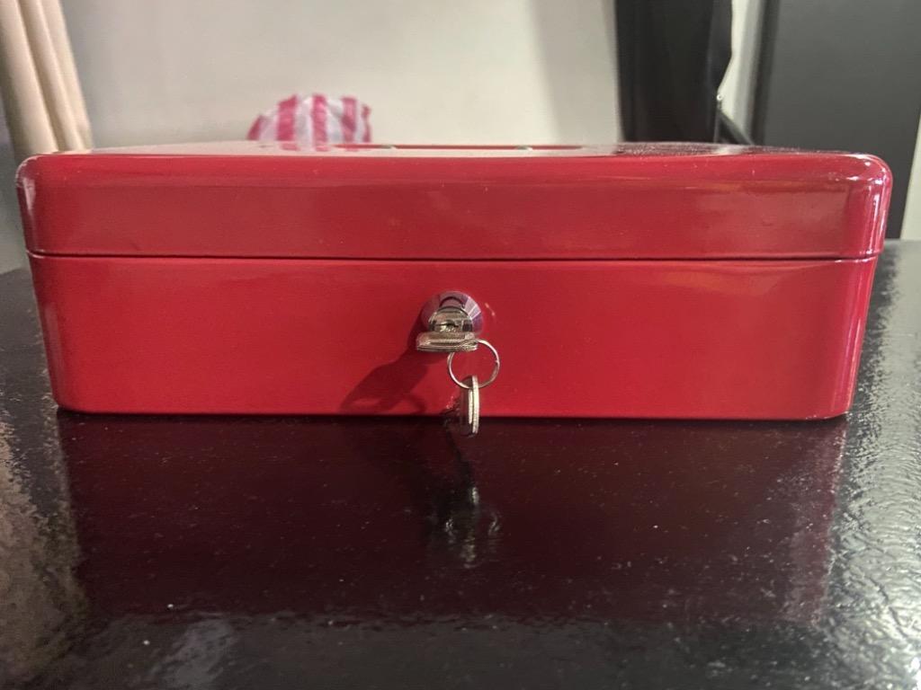 Cash Box / Money Safe with Keys (Category: Safe) located in Cavite. Submitted by ninigurl (Listing ID 1157004427, Image 3). Description: Like New Cash Box with keys Perfect for personal use or start up business for keeping paper money and coins Heavy duty Bought this is SM Moa for 2500 or more ata With working keys No rust whatsoever **content is not included.. for demo purposes only** I personally used this but no longer need is as we have a big