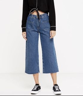 (Category: ) located in . Submitted by loveshoppingeverything (Listing ID 1157011757, Image 1). Description: .
