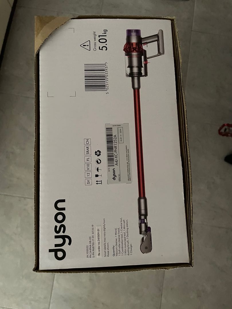 Dyson V10 with warranty, Furniture & Home Living, Cleaning & Homecare