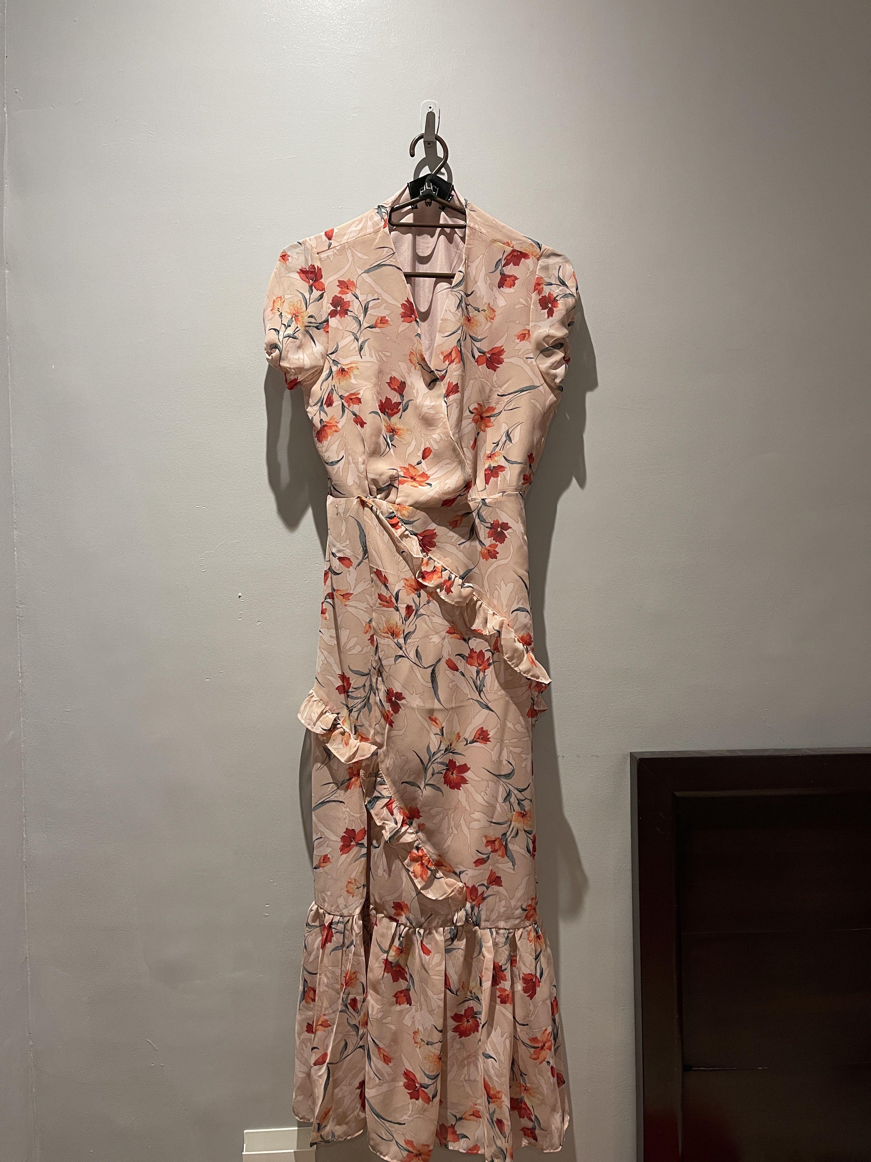 Felici Floral Dress (Category: Dresses) located in Cebu City. Submitted by leesongcuya (Listing ID 1157083639, Image 1). Description: Brand: Felici Brand new Size: Medium.