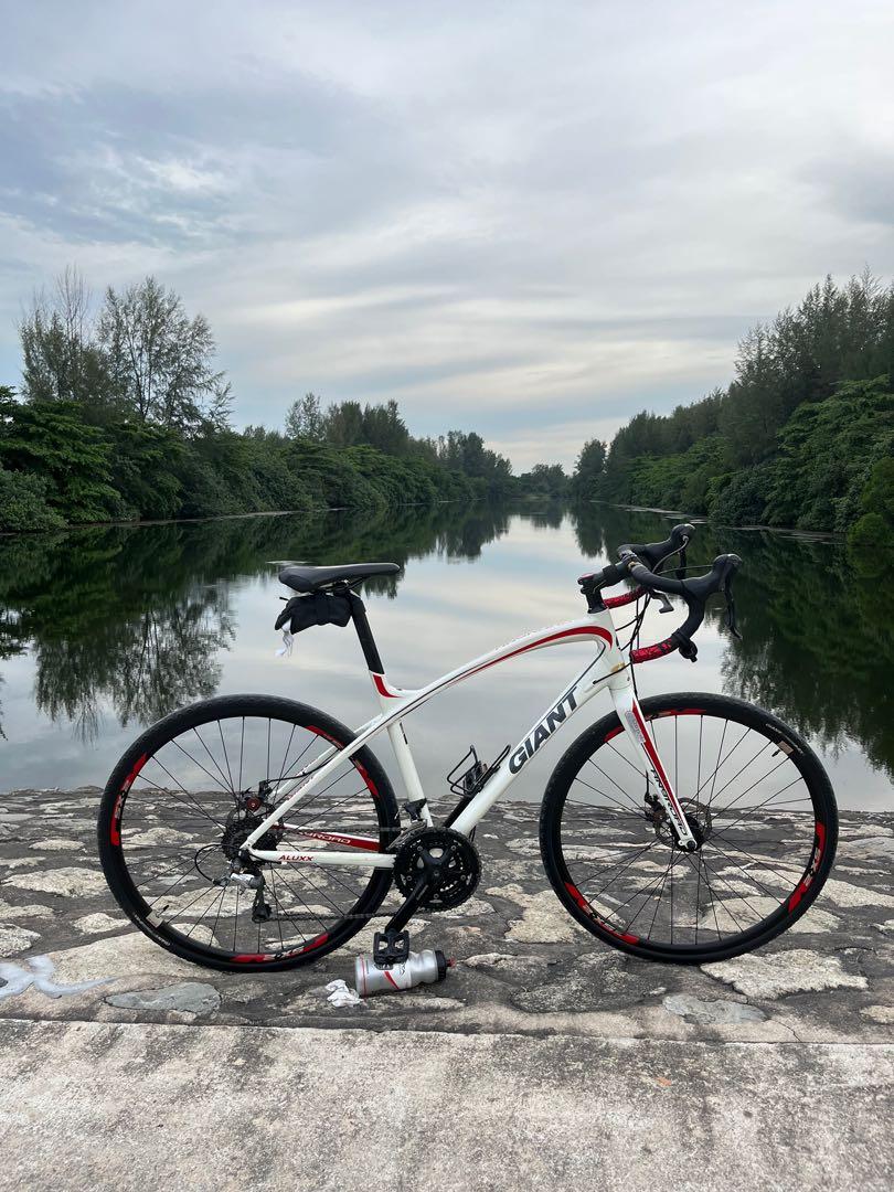 Giant Anyroad 1 Gravel Hybrid Road Bike 