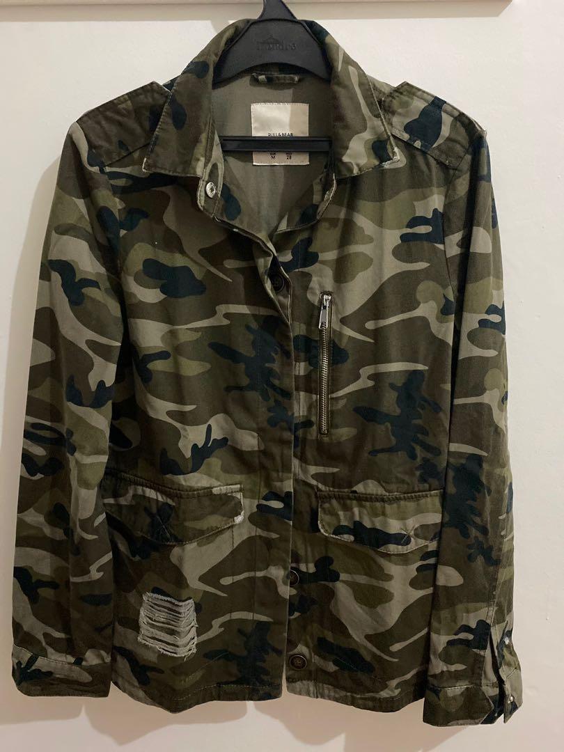Jaket army pull and bear store