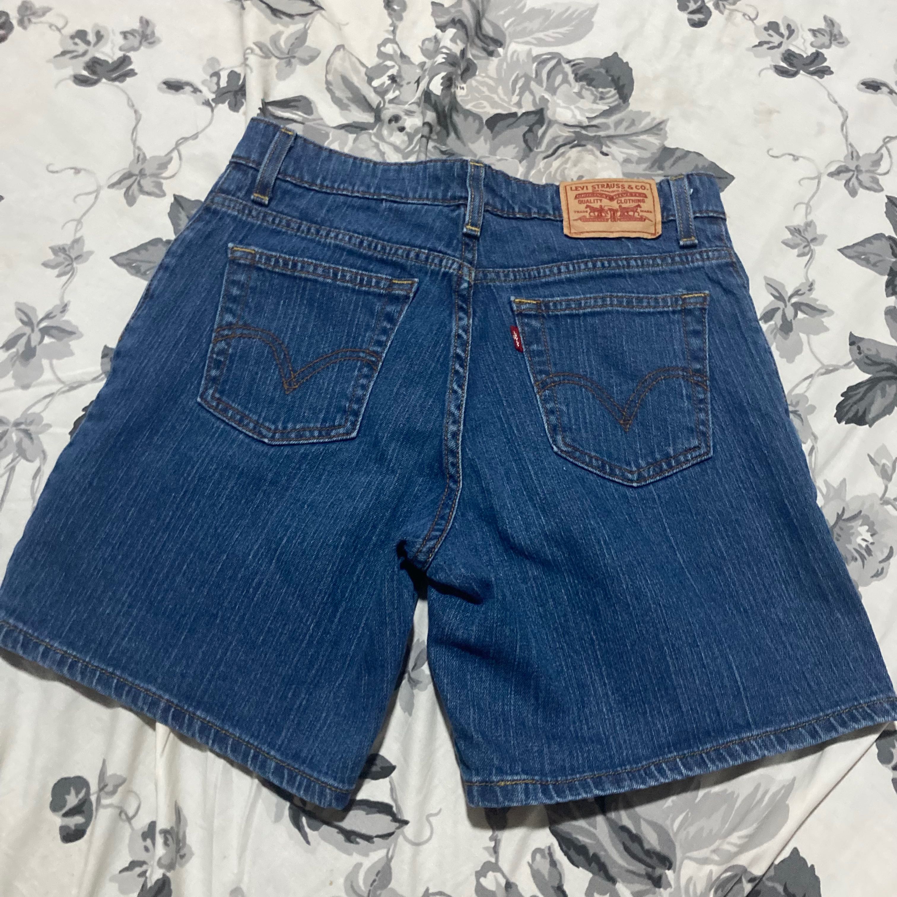Levis bermuda/relaxed shorts highwaisted , Women's Fashion, Bottoms, Shorts  on Carousell