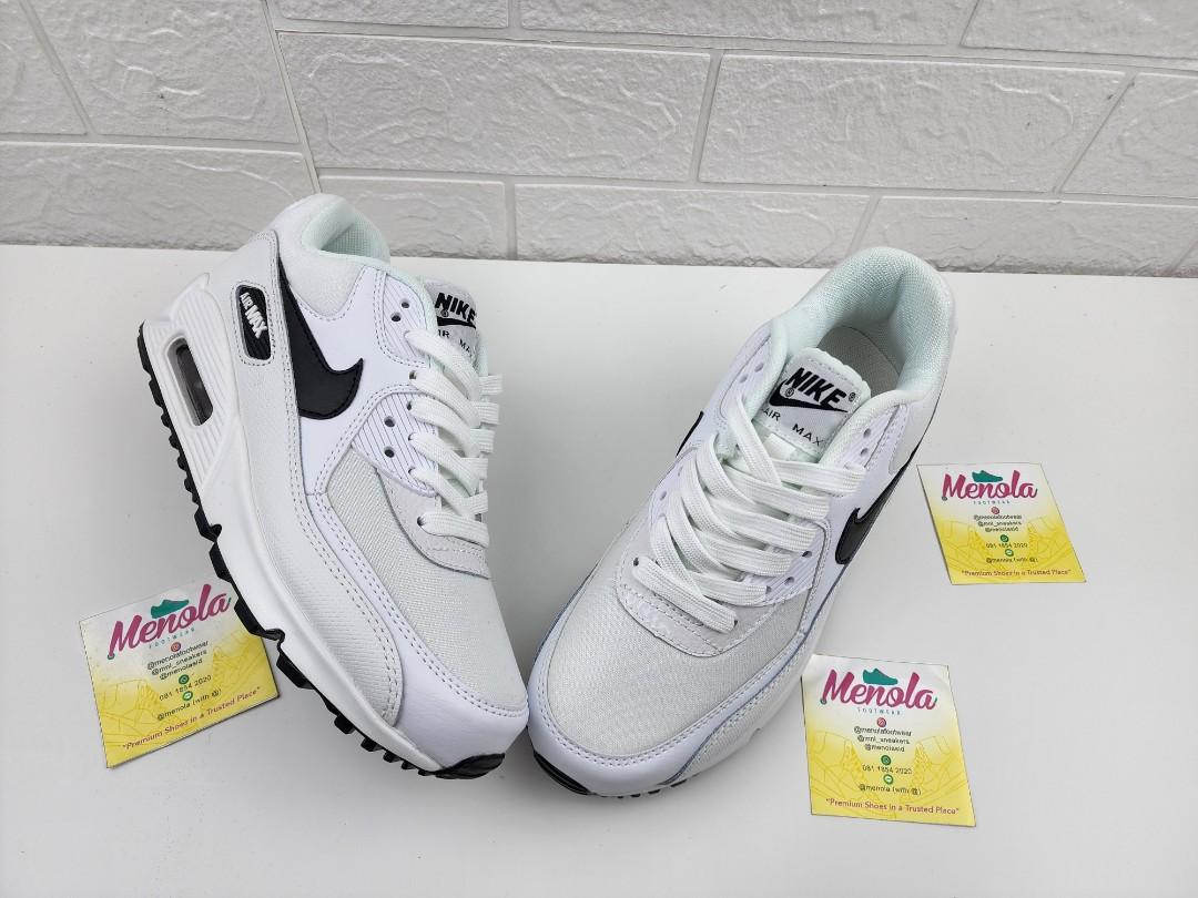 black nike air max 90 trainers