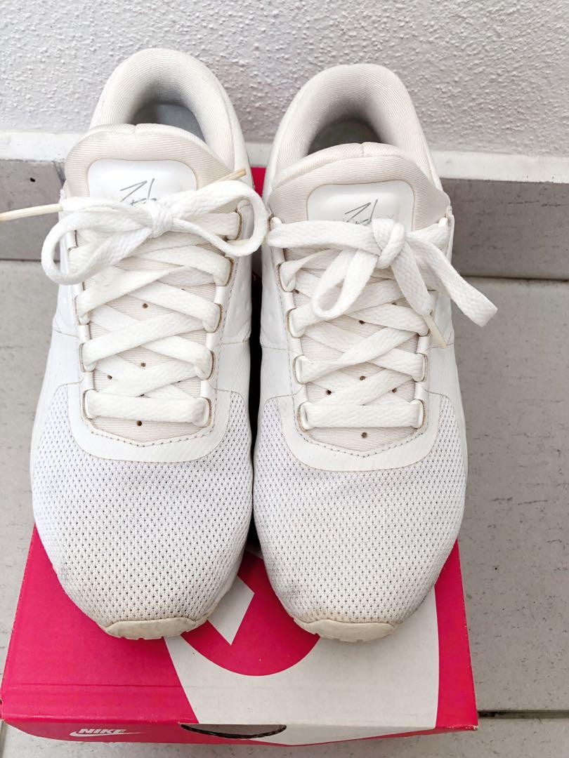 Nike air max zero essential 2025 uk