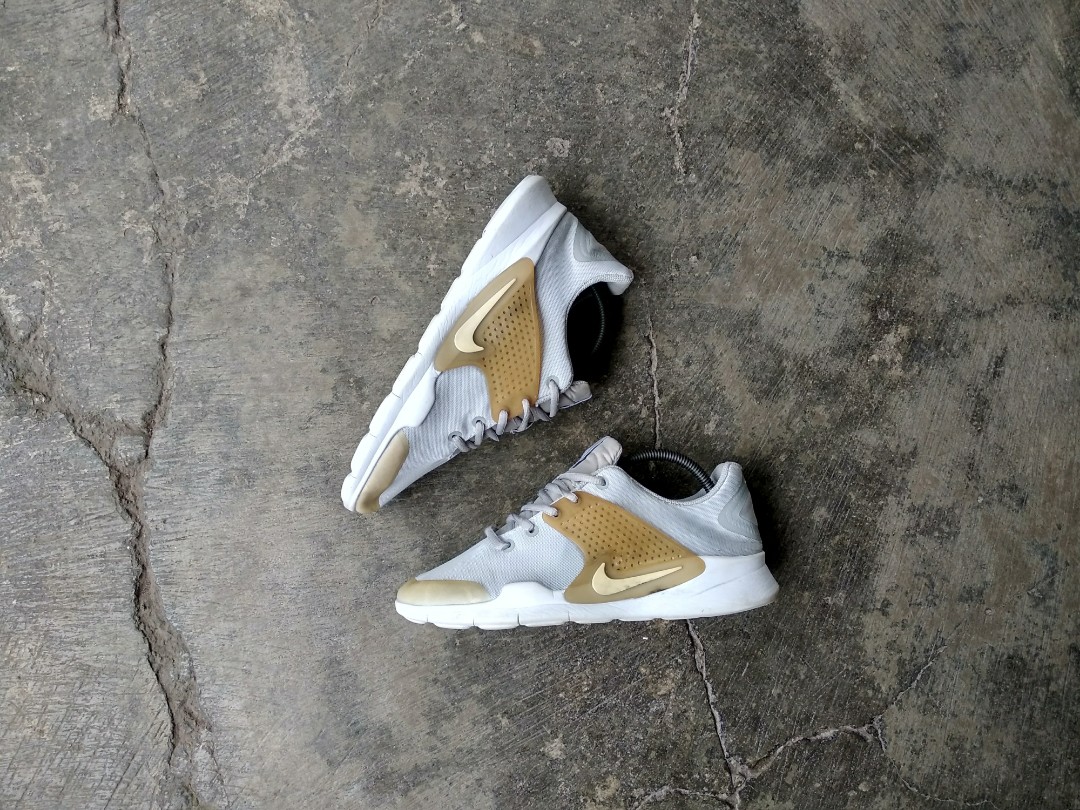 Nike arrow