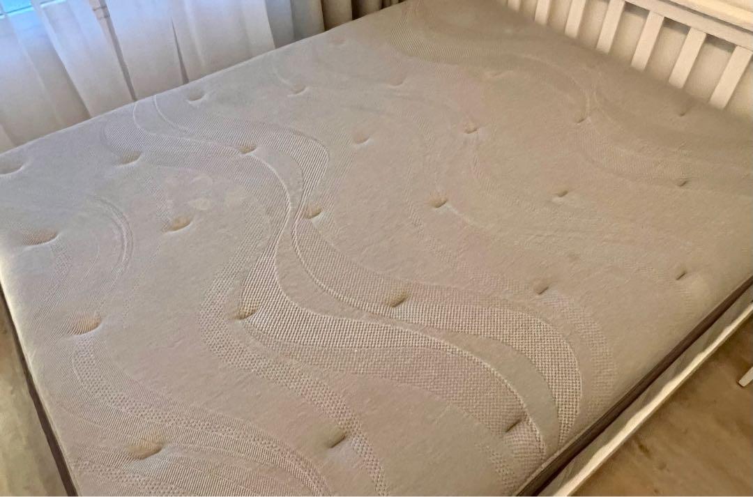 Picket&Rail Queen Size Mattress Perfect Condition, Furniture & Home