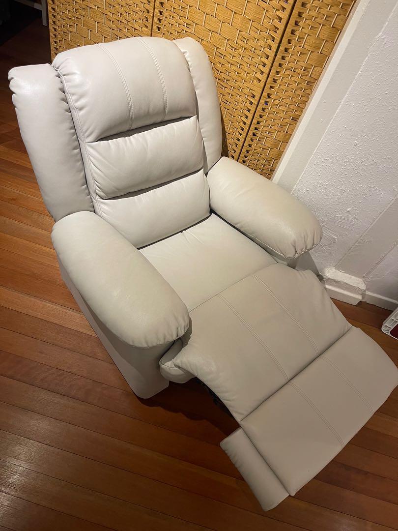 Recliner Seat / Breastfeeding chair, Furniture & Home Living, Furniture