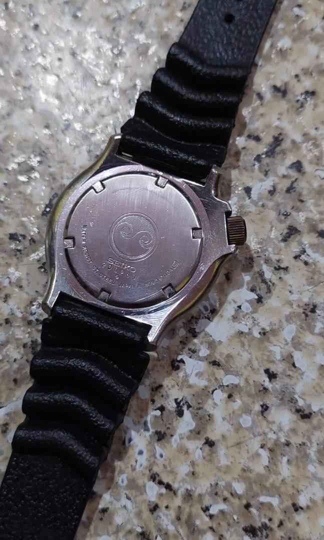 Seiko quarts divers (Category: Luxury Watches) located in Caloocan City. Submitted by great_2003 (Listing ID 1157074574, Image 2). Description: good running condition original authentic all stainless steel 8123 - 702A made in japan rotating ring besel as is only wysiwyg replaced new strap diameter size approx . 42 mm screw down white display dial.