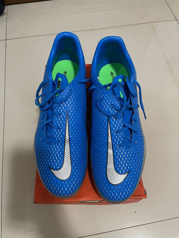 Sepatu bola discount nike phantom