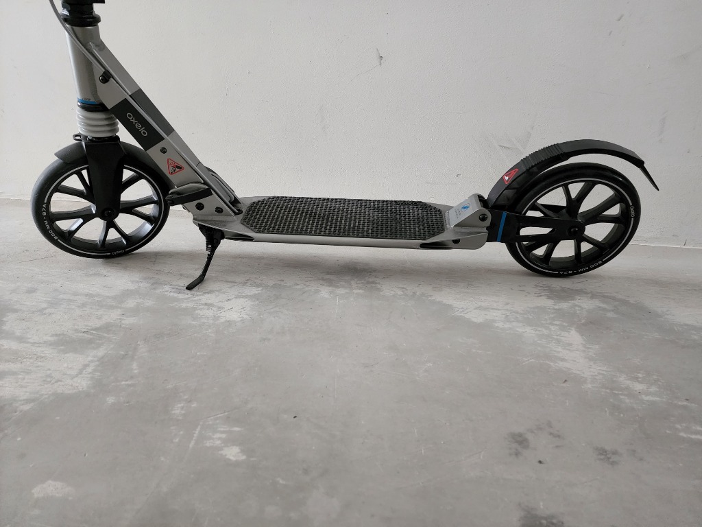 Skate Scooter Oxelo Town 7 XL - Black, Sports Equipment, Sports \u0026 Games,  Skates, Rollerblades \u0026 Scooters on Carousell