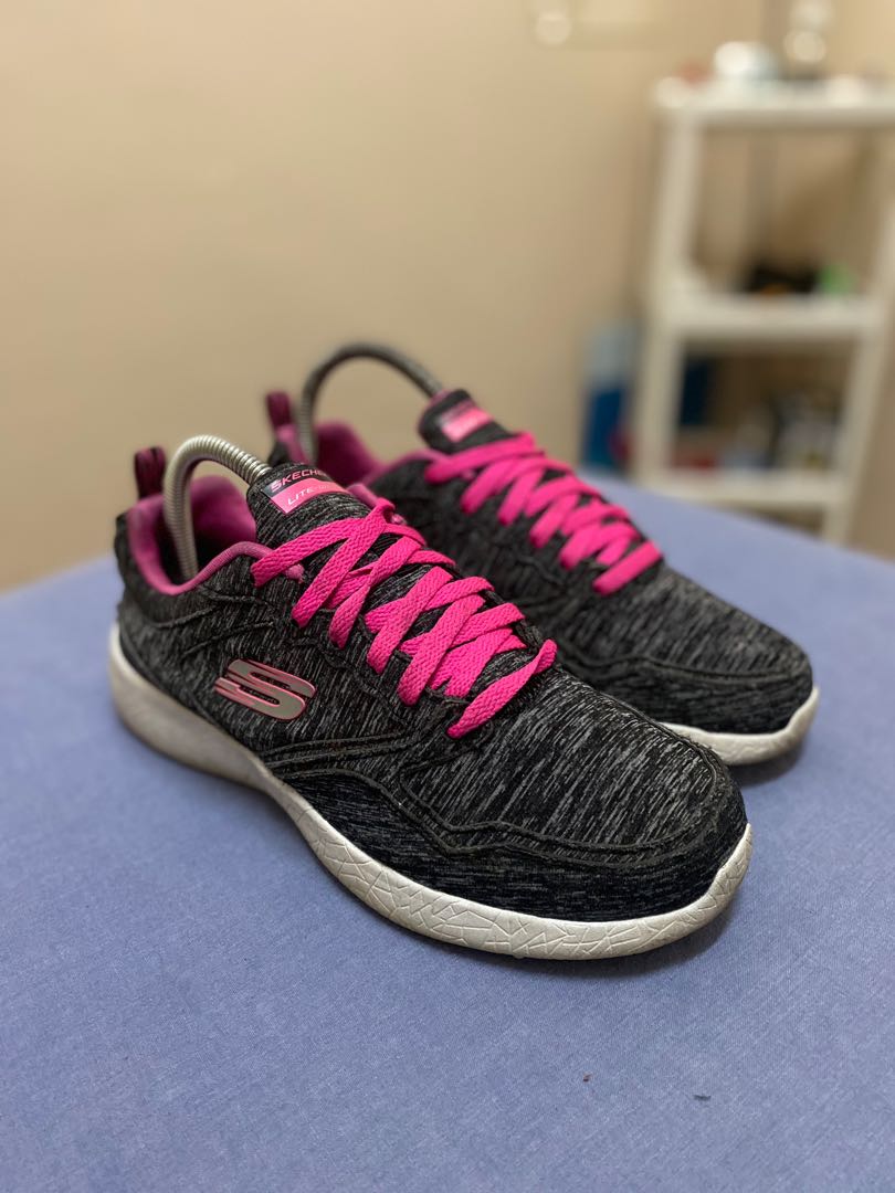 Skechers lite weight shoes deals