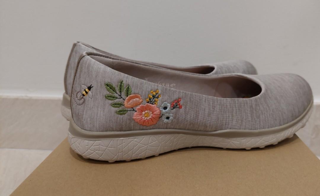 Skechers Women Microburst Botanical Paradise Shoe with Air Cooled