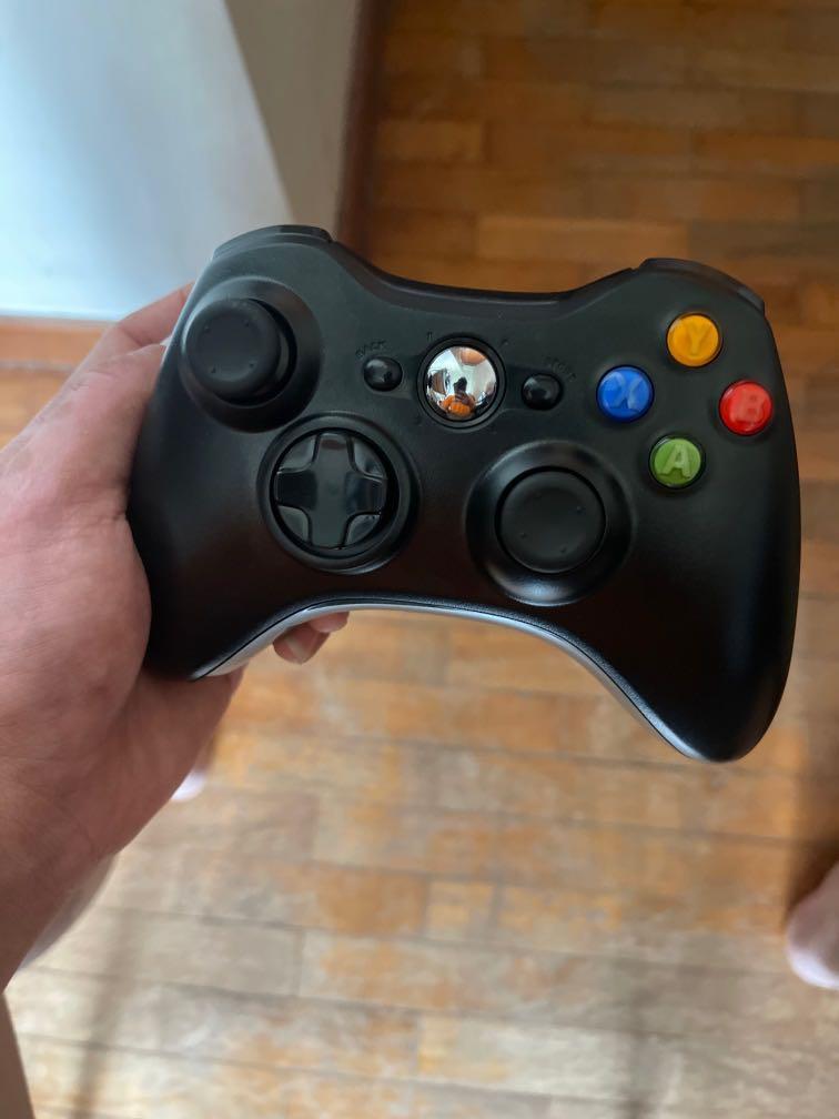 Xbox controller (Category: Controllers) located in Singapore. Submitted by alvinxxxxx (Listing ID 1156989236, Image 1). Description: Xbox.