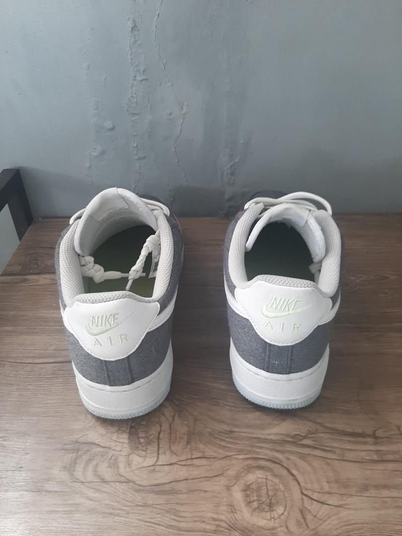Air Force 01 Grey Volt (Category: Sneakers) located in Quezon City. Submitted by jacksonprinsipe (Listing ID 1157160318, Image 3). Description: Hi. I'm selling my barely used Nike Air Volt Grey '01. Bought this last year at SM Fairview Nike Store. RFS: Not my size. The buyer will shoulder the shipping fee. I'm from Fairview, QC..