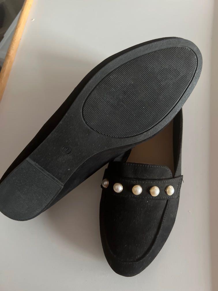 Black Flats with Pearl Details, Women's Fashion, Footwear, Flats on