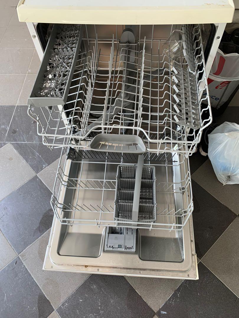 Bosch silence plus dishwasher SMS50E12EU, TV & Home Appliances, Kitchen