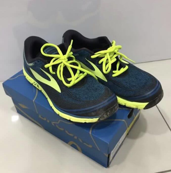 BROOKS Hiking Shoes, Men's Fashion, Footwear, Sneakers on Carousell