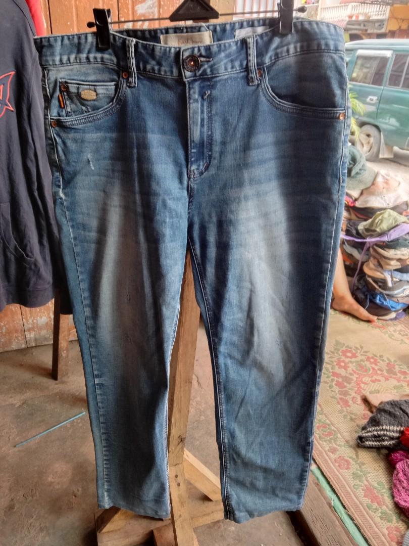 Celana jeans size 32, Fesyen Pria 