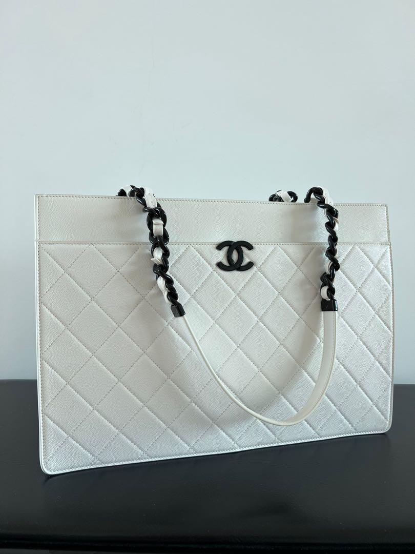 White chanel shopping bag online