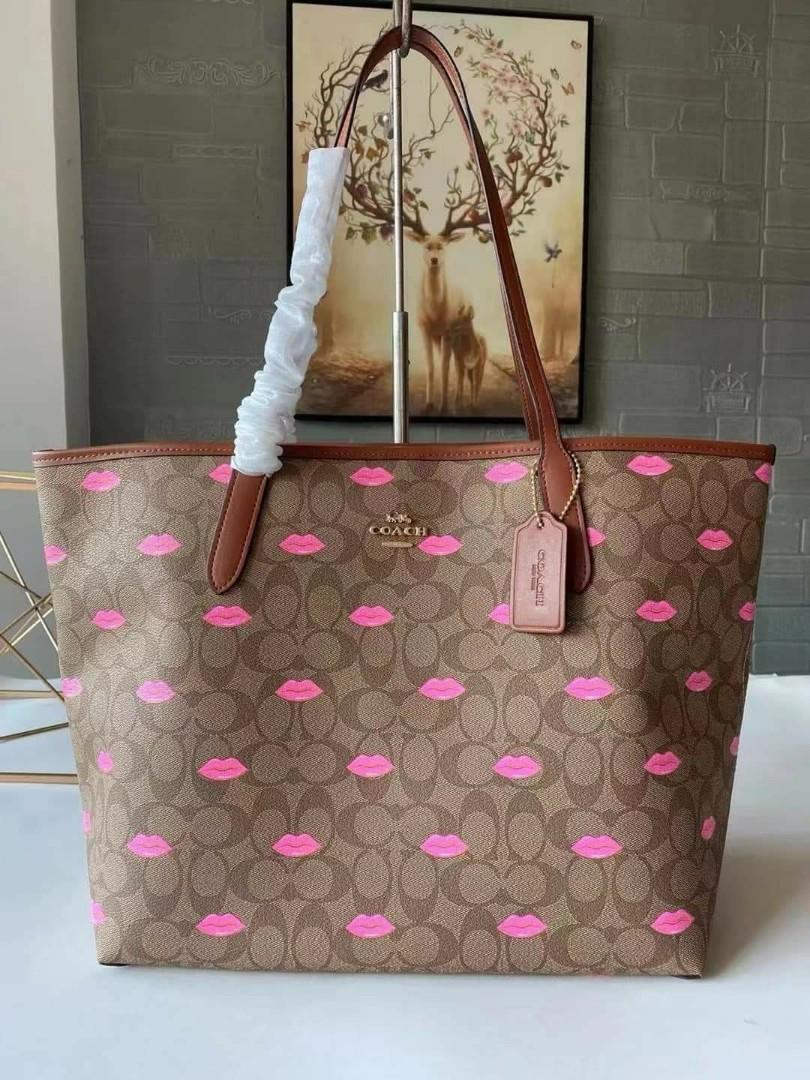 Coach Large Shoulder Tote Bag (Category: Shoulder Bags) located in Santa Cruz. Submitted by janelovebagswatchesshoesph (Listing ID 1157131743, Image 1). Description: with tag, dust bag, paper bag, cards and gift receipt made in vietnam 100% Authentic.