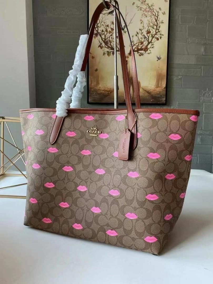 Coach Large Shoulder Tote Bag (Category: Shoulder Bags) located in Santa Cruz. Submitted by janelovebagswatchesshoesph (Listing ID 1157131743, Image 2). Description: with tag, dust bag, paper bag, cards and gift receipt made in vietnam 100% Authentic.
