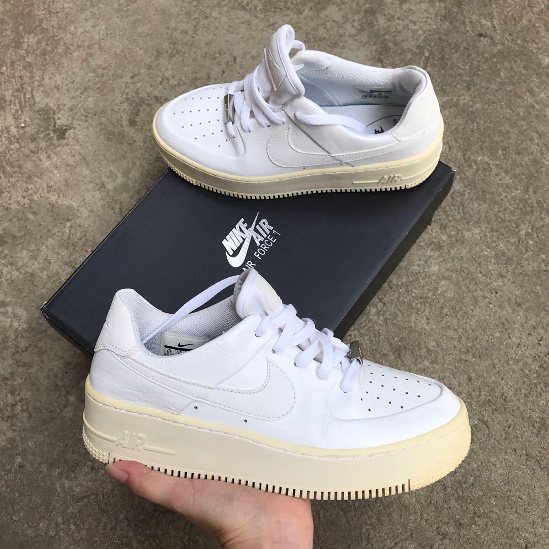 Nike sage sale store
