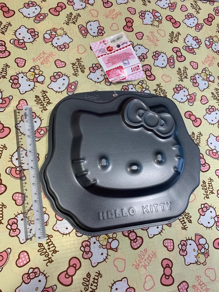 Hello Kitty Shape Bakeware, Furniture & Home Living, Kitchenware & Tableware, Bakeware on Carousell