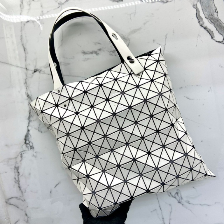 ISSEY MIYAKE WHITE BAOBAO GEOMETRIC BB06 AG053 TOTE BAG 227008546
