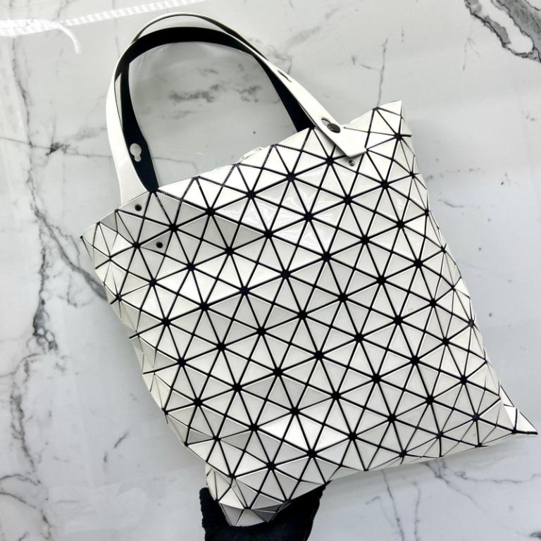 ISSEY MIYAKE WHITE BAOBAO GEOMETRIC BB06 AG053 TOTE BAG 227008546