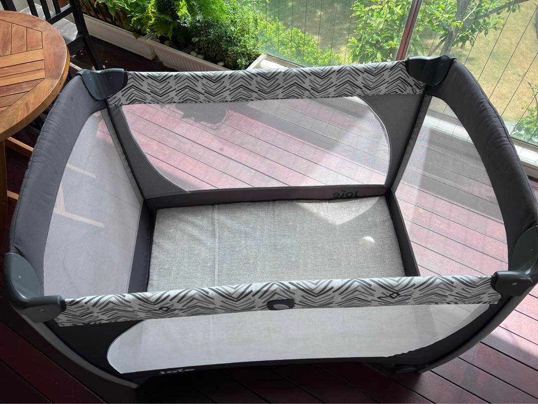 Joie excursion travel cot ( with complete accessories), Babies & Kids