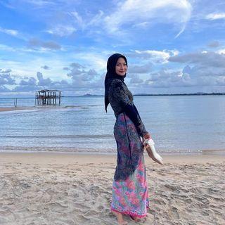 Kebaya Indonesia Manik