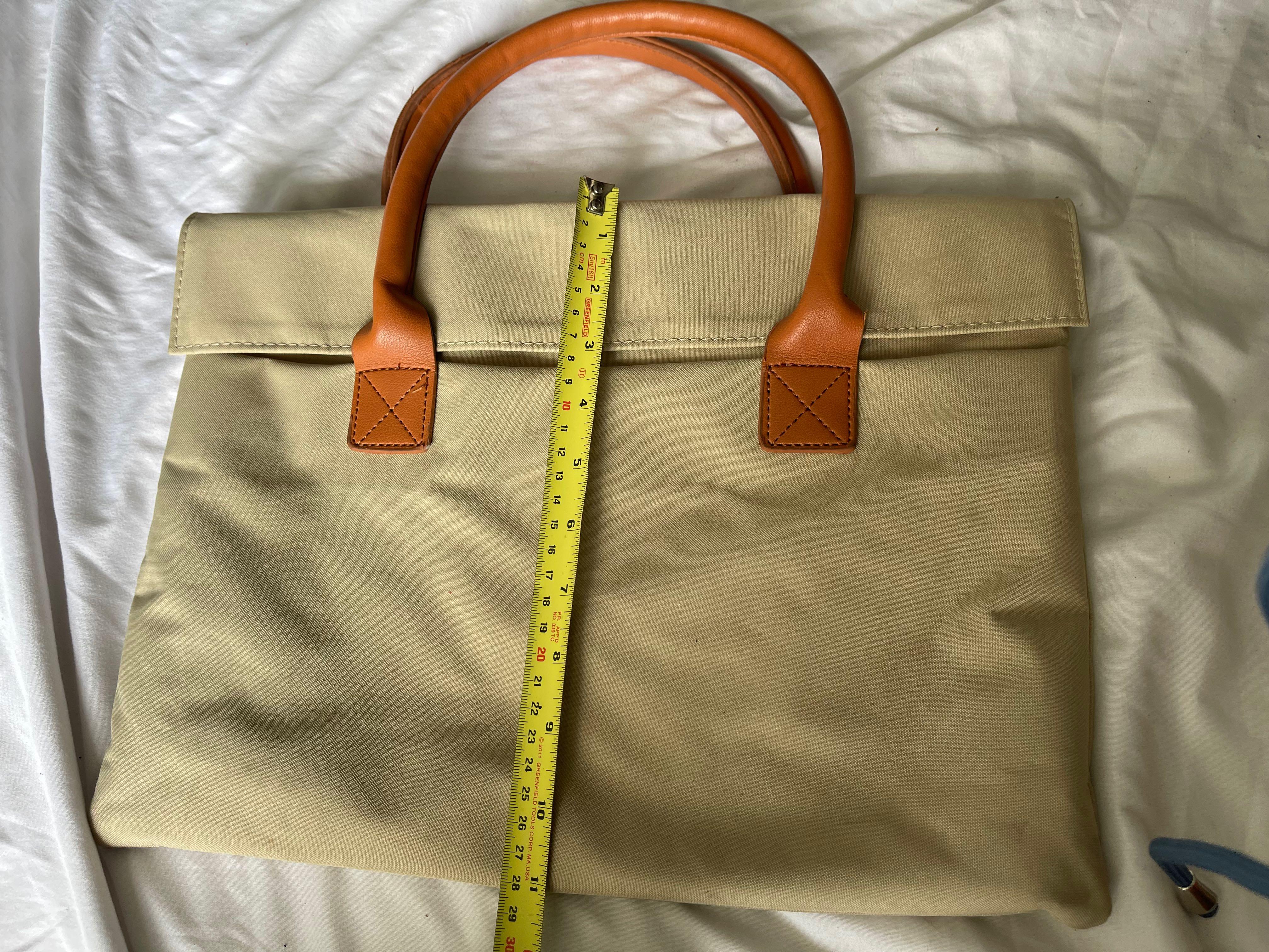 Laptop Bag (Category: Luxury Bags & Wallets) located in Quezon City. Submitted by goodbuytoyou (Listing ID 1157139768, Image 2). Description: .