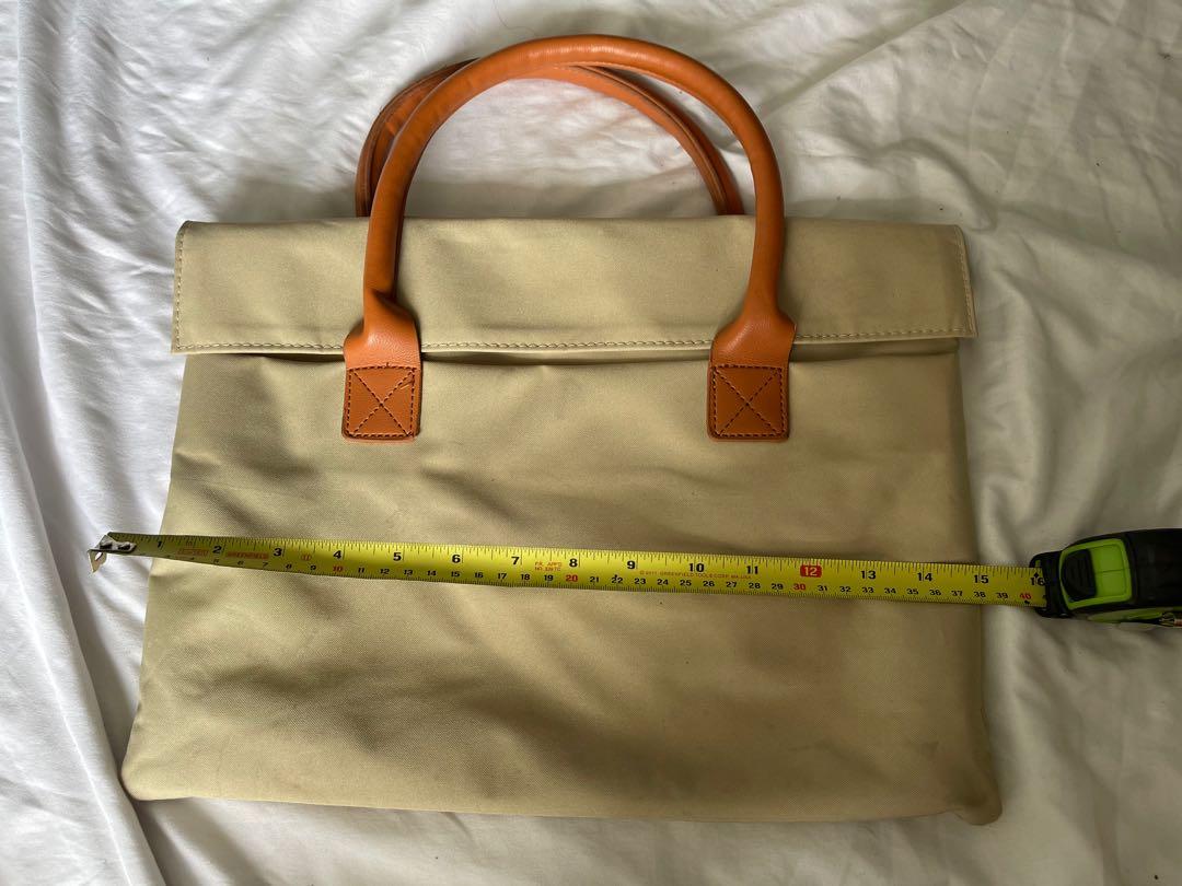 Laptop Bag (Category: Luxury Bags & Wallets) located in Quezon City. Submitted by goodbuytoyou (Listing ID 1157139768, Image 3). Description: .