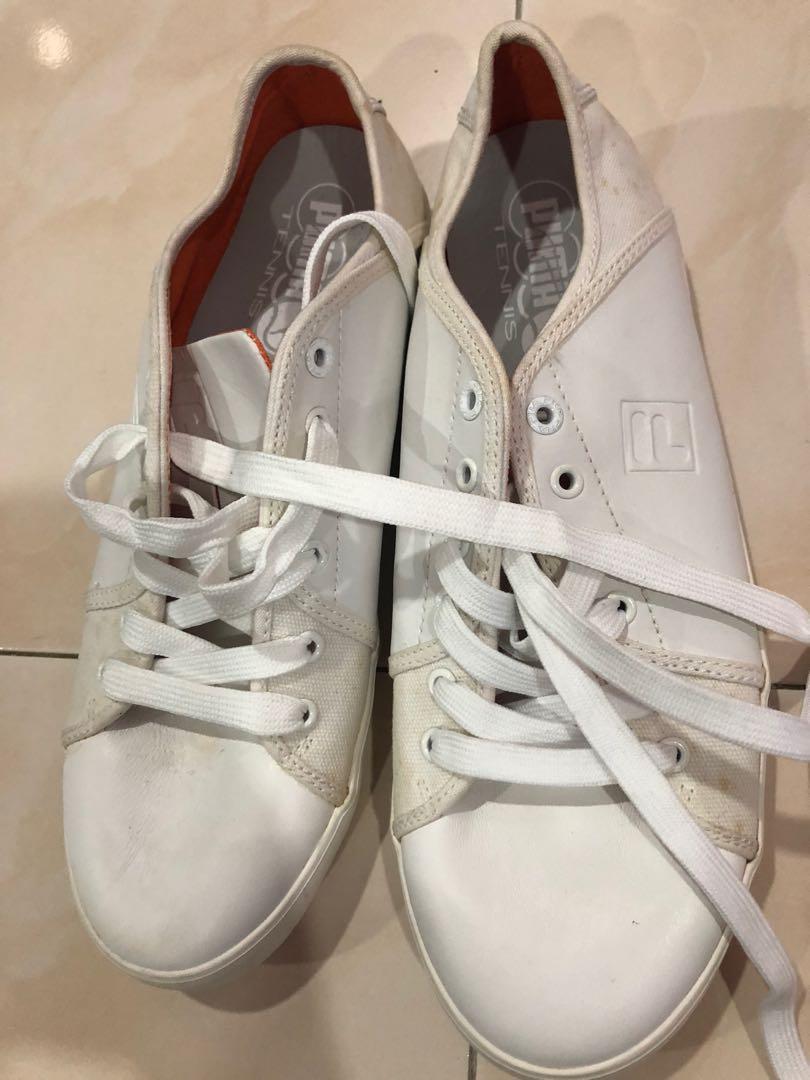 Size 4 fila shoes hotsell