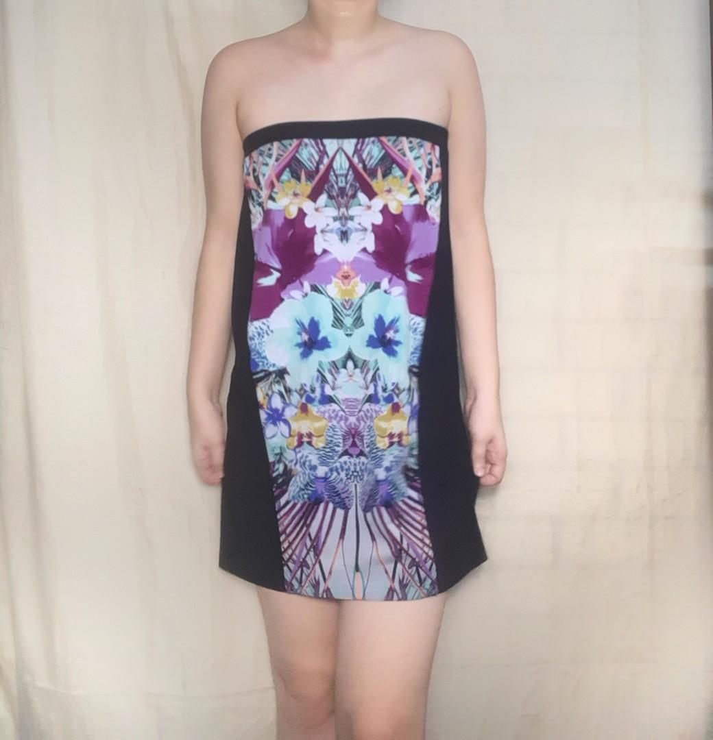 Nicole Miller printed skirt (Category: Skirts) located in Quezon City. Submitted by kubby.archives (Listing ID 1157203537, Image 3). Description: 90% polyester 10% spandex - large - thick fabric - is originally a skirt but you could wear this as a dress! w: 30" l: 23.5".