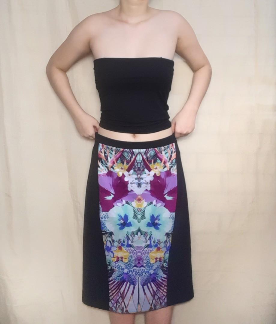 Nicole Miller printed skirt (Category: Skirts) located in Quezon City. Submitted by kubby.archives (Listing ID 1157203537, Image 2). Description: 90% polyester 10% spandex - large - thick fabric - is originally a skirt but you could wear this as a dress! w: 30" l: 23.5".