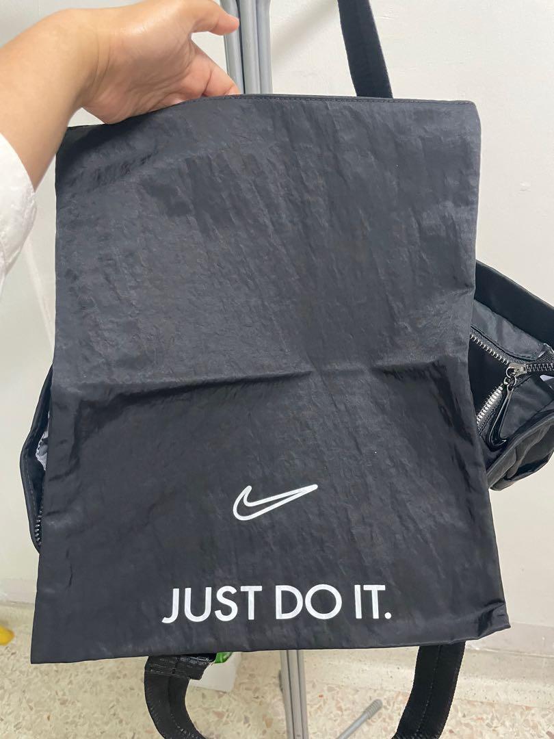 Can anyone recommend Bags similar to the Nike One Luxe Women's training bag,  preferably with a bottle holder inside : r/HerOneBag