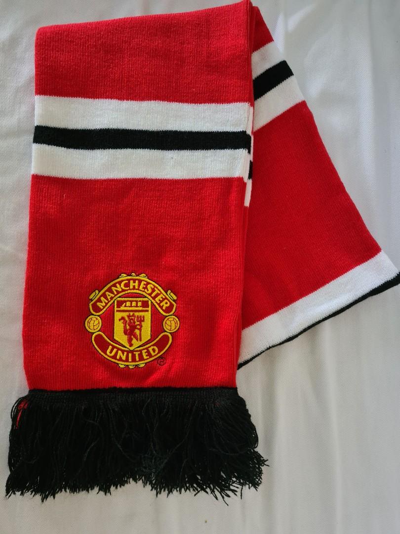 Official Manchester United scarf, Men's Fashion, Watches & Accessories