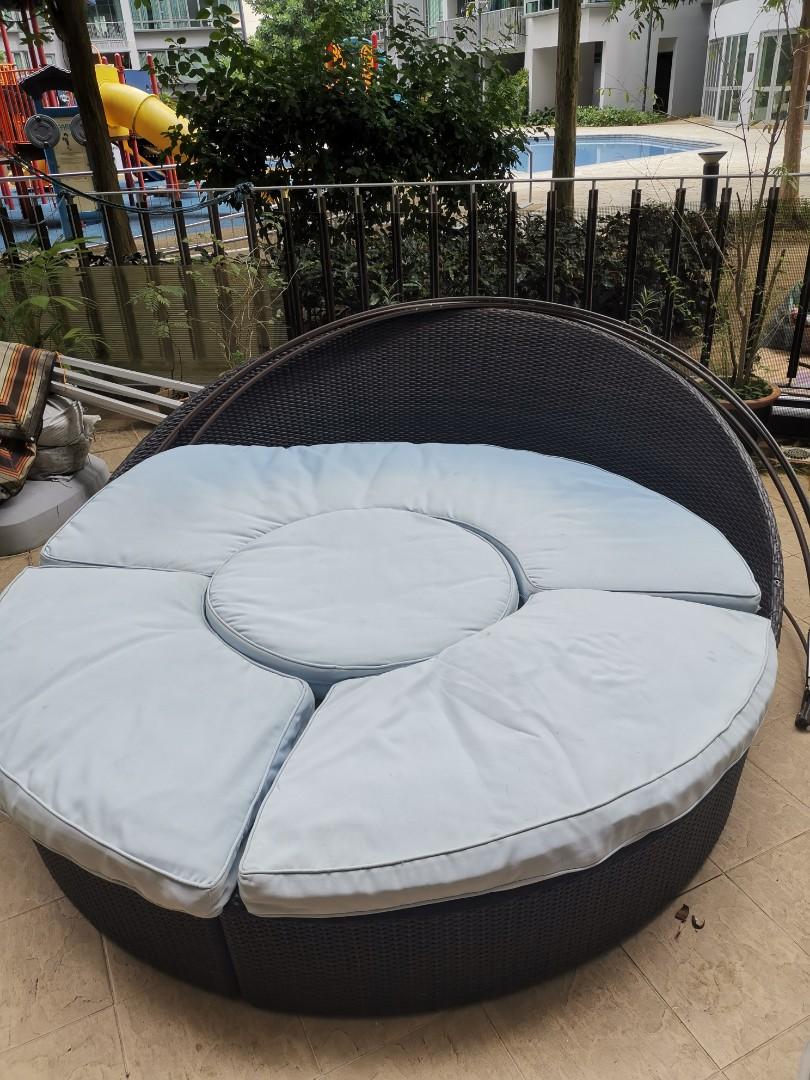 Extendable sales outdoor daybed
