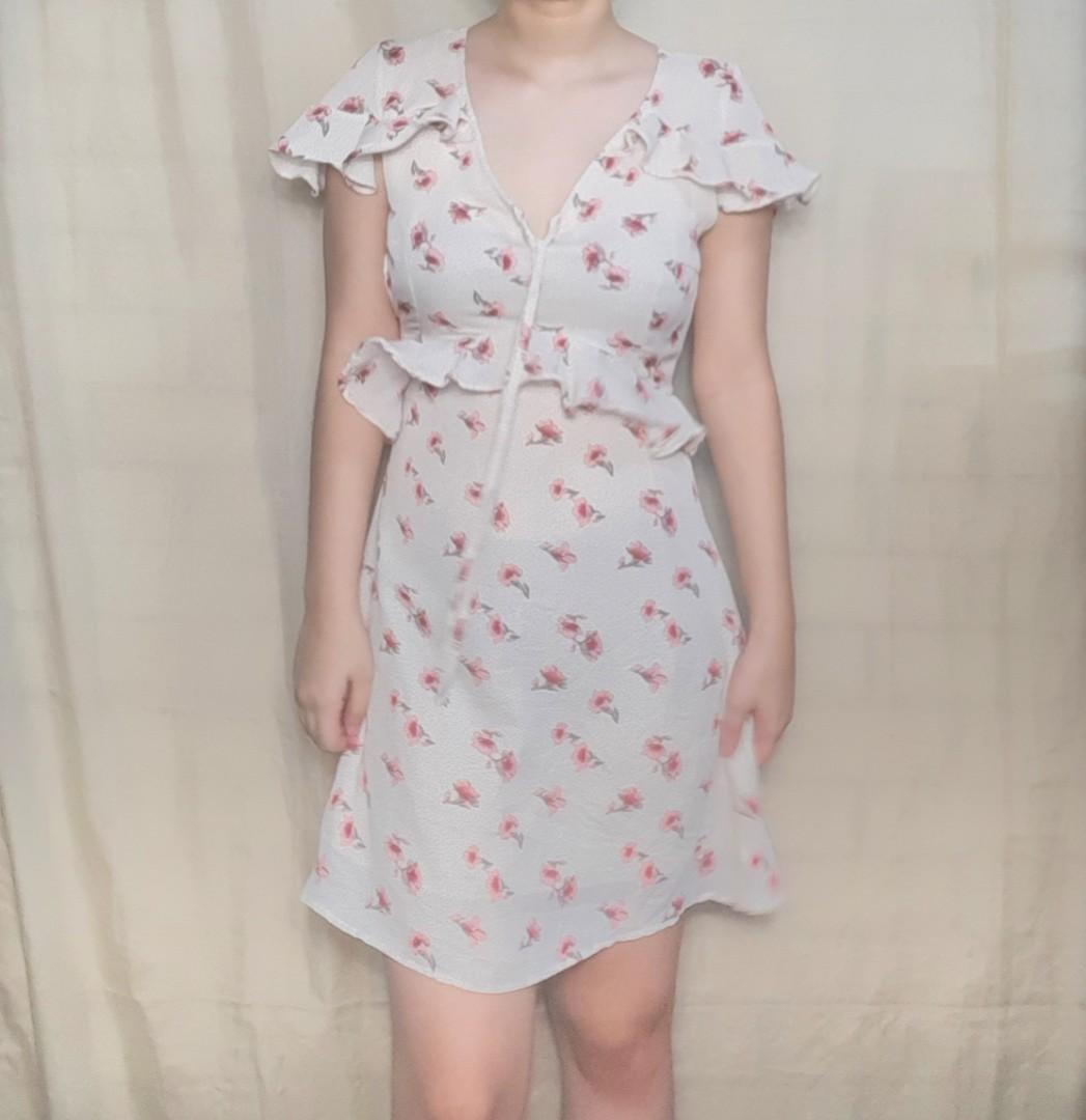 pink floral ruffled dress (Category: Dresses) located in Quezon City. Submitted by kubby.archives (Listing ID 1157209491, Image 1). Description: - has skirt lining - looks better if zipped properly (model's chest is too big) w: 26" b: 32-33" l: 33".