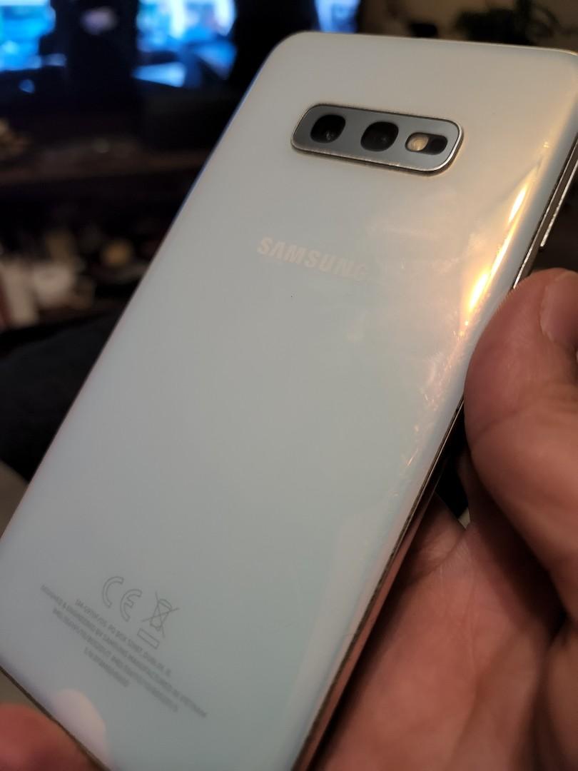 Samsung S10e (Category: Samsung) located in Makati City. Submitted by anj121 (Listing ID 1157273347, Image 2). Description: Samsung S10e Price: 13,500 Color: White Excellent working condition, with usage marks and hydrogel protection screen (you can replace it so the screen looks brand new) Complete with box, unused AKG earphones and receipt (2019 purchase) Smallest flagship phone of Samsung, Dual Sim, 6GB Ram, 128GB Memory IP68 Water and Dust Re
