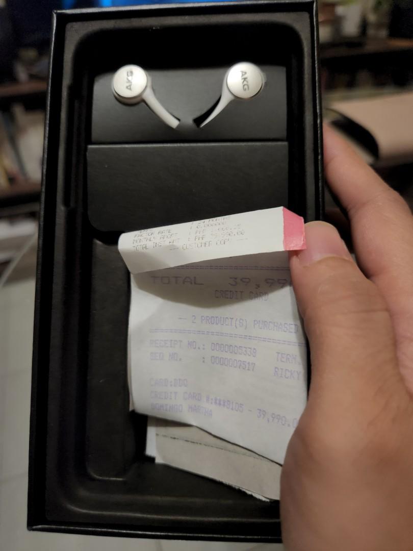 Samsung S10e (Category: Samsung) located in Makati City. Submitted by anj121 (Listing ID 1157273347, Image 3). Description: Samsung S10e Price: 13,500 Color: White Excellent working condition, with usage marks and hydrogel protection screen (you can replace it so the screen looks brand new) Complete with box, unused AKG earphones and receipt (2019 purchase) Smallest flagship phone of Samsung, Dual Sim, 6GB Ram, 128GB Memory IP68 Water and Dust Re